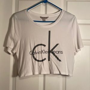 Calvin Klein cropped tee!